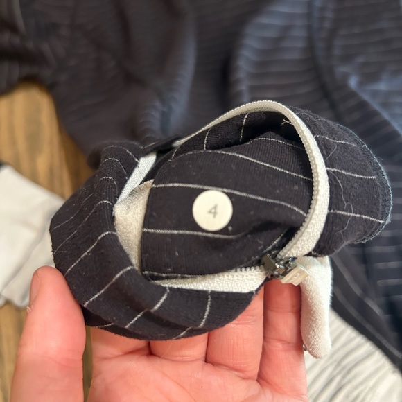 Lululemon Think Fast Hoodie Women’s Size 4 Black and White Striped - Picture 4 of 5